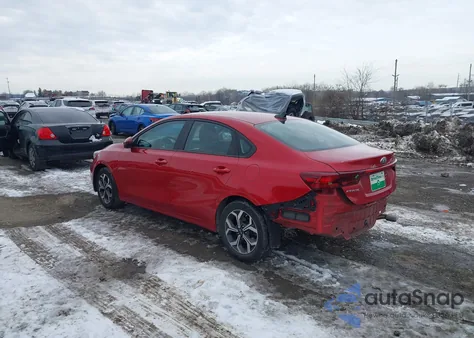 2021 Kia Forte Lxs z USA, uszkodzony, nr VIN 3KPF24AD8ME284259